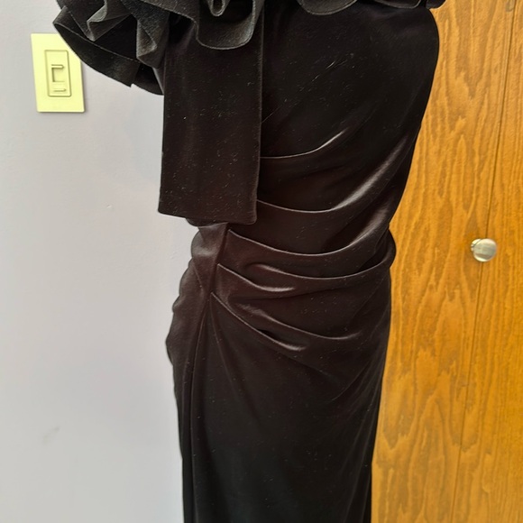 Xscape Ruffle Off the Shoulder velvet sheath dress in black size 8. - Picture 4 of 9